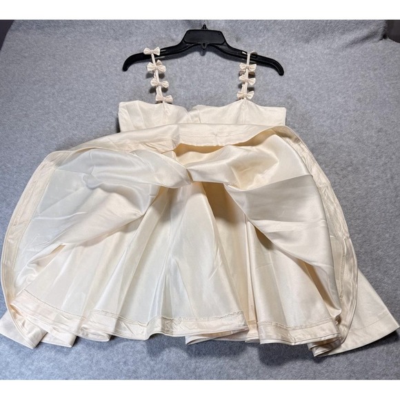 Women's Beige Color Dress With Bow On Straps Size medium - Picture 8 of 13
